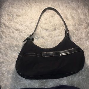 black causal purse.